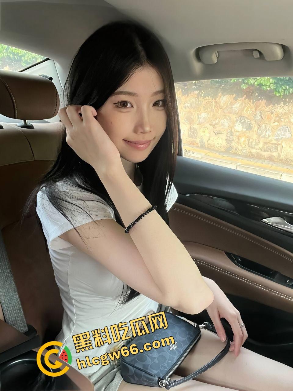 苏州学生妹【赵美凤】商场厕所跪舔被口爆，小嘴操成小穴，拉丝吞精舔根到底，男友在隔间撸到射！-3