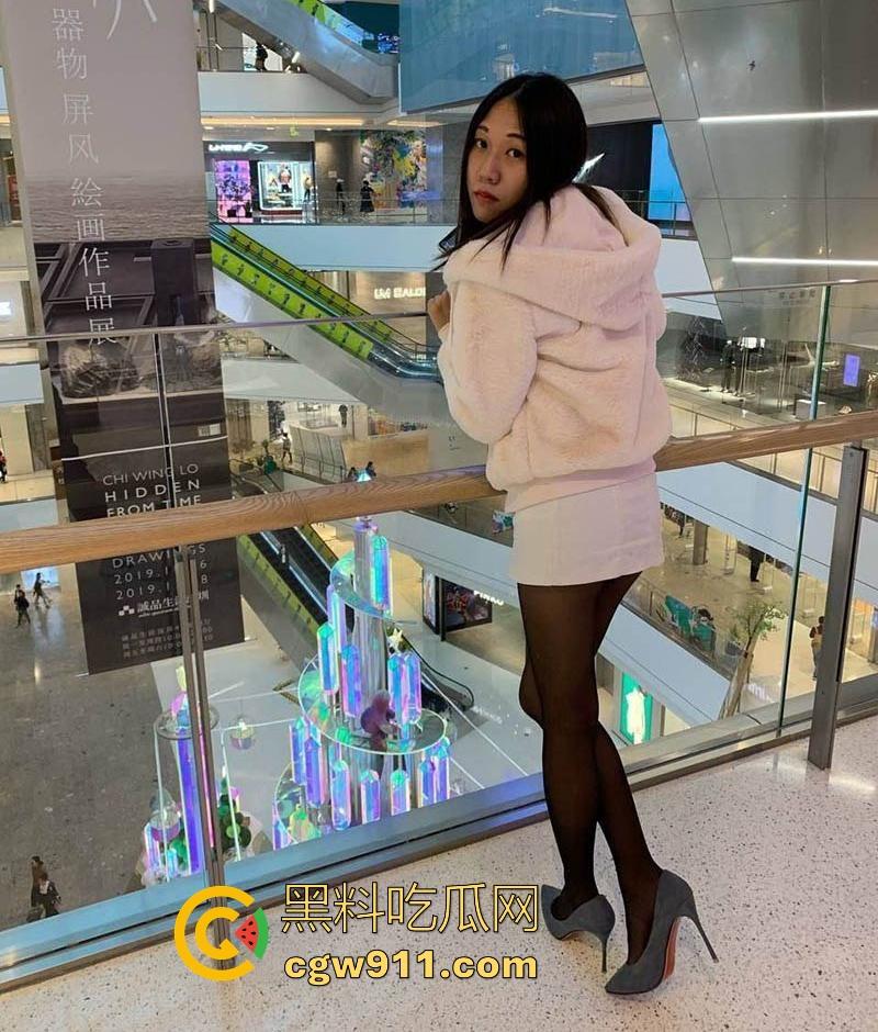 约炮偷情性欲爆棚少妇,性感身材浓密阴毛撩人,黑硬奶头异常淫骚,口活了得花式做爱!-3