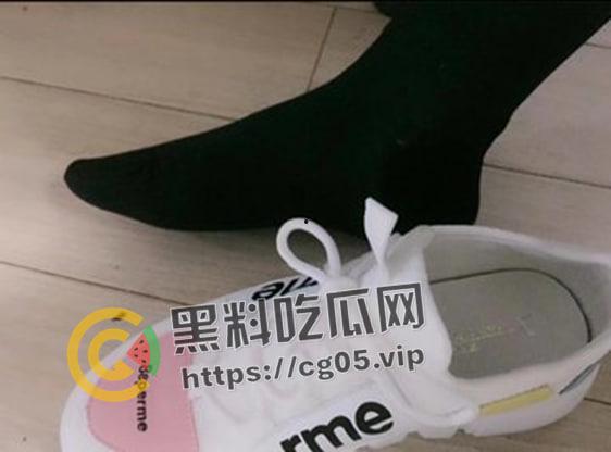 新时代裹脚女性！00后女生爱上裹脚 推特分享裹脚经历 把脚缠到骨折变形 吓人！-7