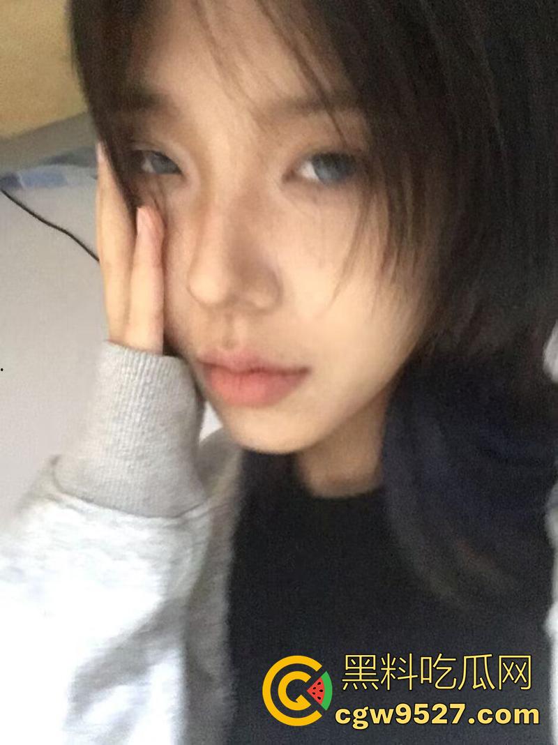 鲁东大学甜美尤物【邹穆彤】,高颜值大奶学生妹,白天女神晚上母狗,手指插逼淫水乱流,淫荡到没边!-2