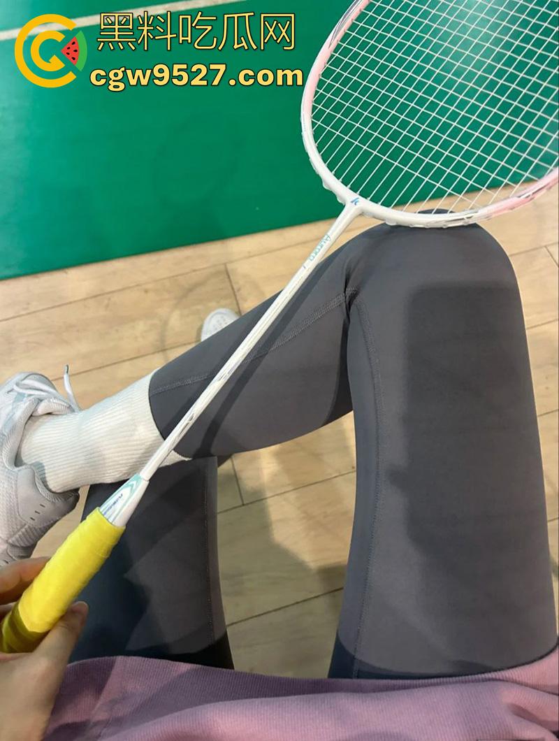 鲁东大学甜美尤物【邹穆彤】,高颜值大奶学生妹,白天女神晚上母狗,手指插逼淫水乱流,淫荡到没边!-4