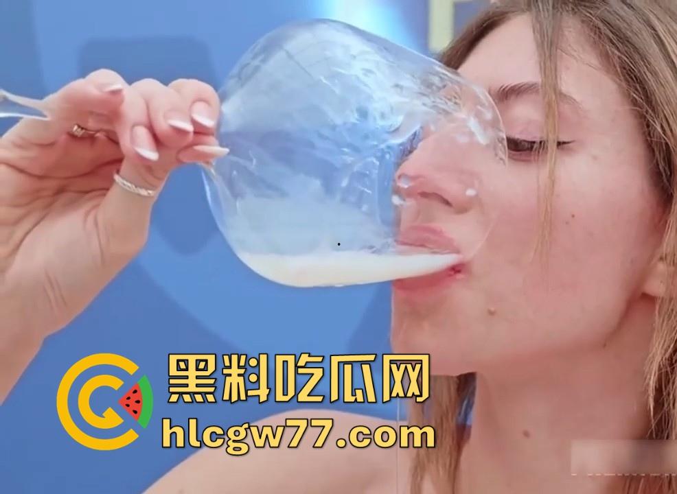 欧美靓妞挑战百人吞精！ 汇集多人精液一饮而尽 浓稠黏精射满全身 场面堪称史诗级！-12