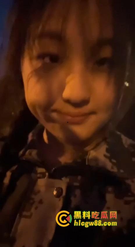 大连姐夫操上小姨子被抓包，聊天记录爆出大学生妹妹被姐夫干翻，姐姐曝光骚逼妹妹自慰插逼视频！-7