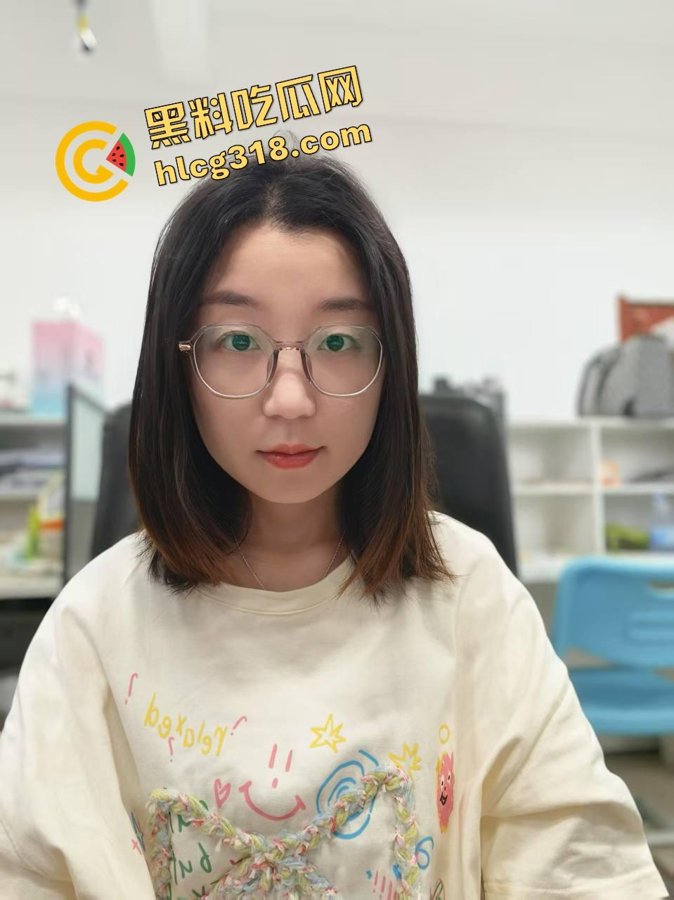 买个健身操课程回家，结果女友天天真空紧身衣扭屁股跳操开摆，小老弟看她跳一个抬头硬一次！-6