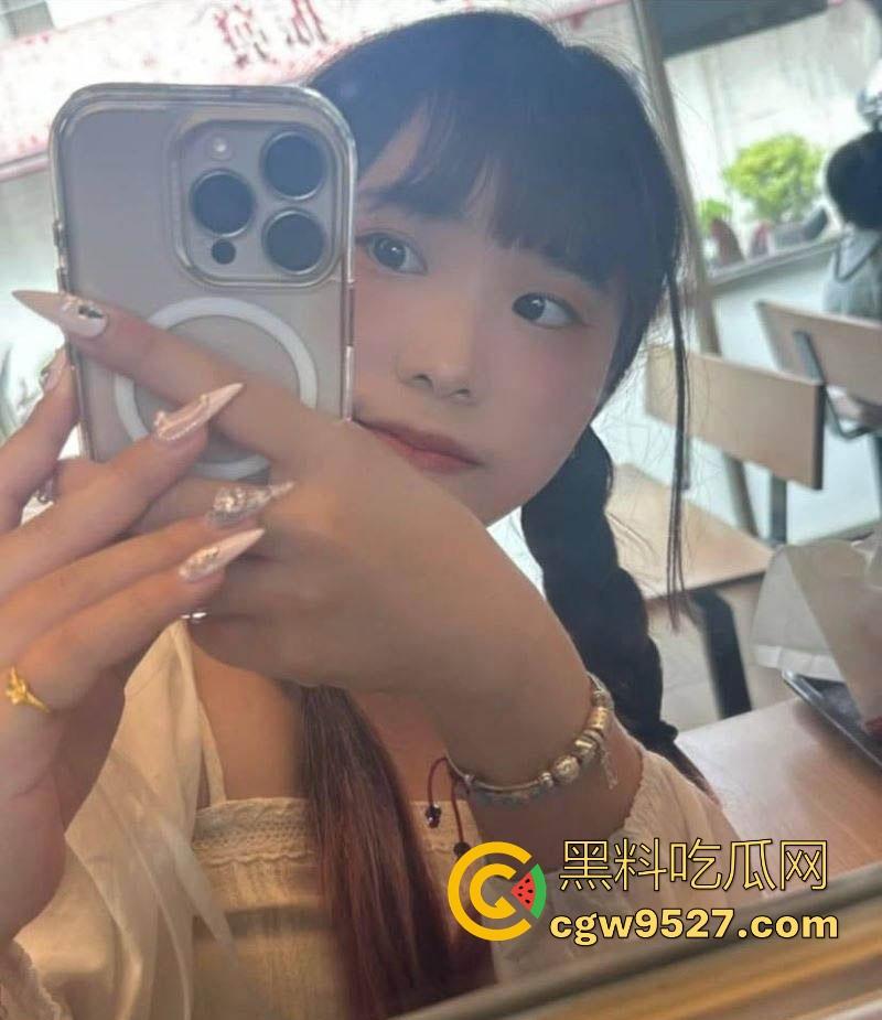 台湾大学大奶学生妹怕【蒋柊】性爱视频曝光，G杯巨乳晃动，口交深喉后入狂干，私下却反差拉满！-1