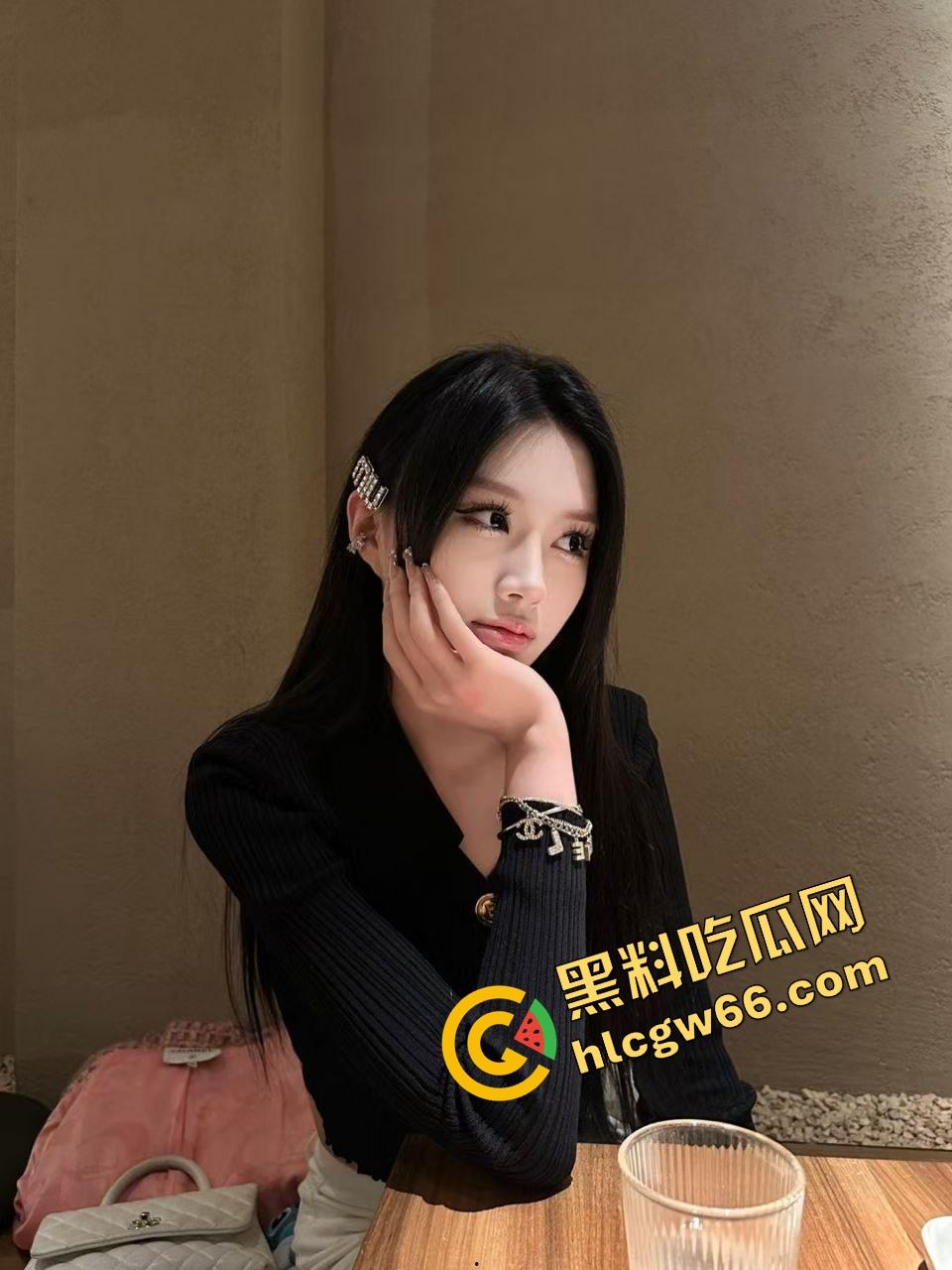 抖音哈尔滨人妻【辣妈康康】大尺度福利视频流出！黑丝肥臀自慰喷水，假屌猛插嫩逼淫叫爽翻天！-8