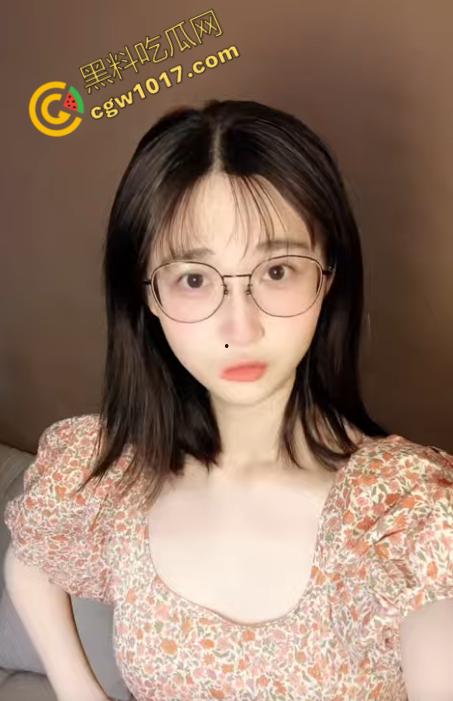 叛国媚黑婊【七七叭叭】大肆宣传辱国事件，前男友爱国怒曝骚逼当母狗的日子，被大鸡巴爆操内射视频全网疯传-9