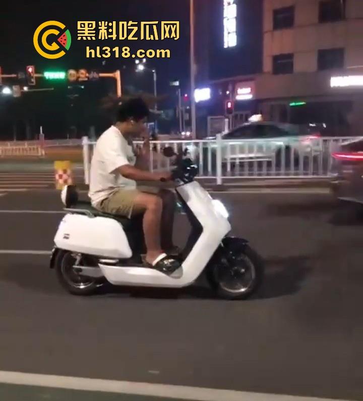 专业鬼火车手为我们评测那种刹车方式最好，臀刹手刹脸刹三种不同的方式，苦练绝技，一般人请勿模仿！-1