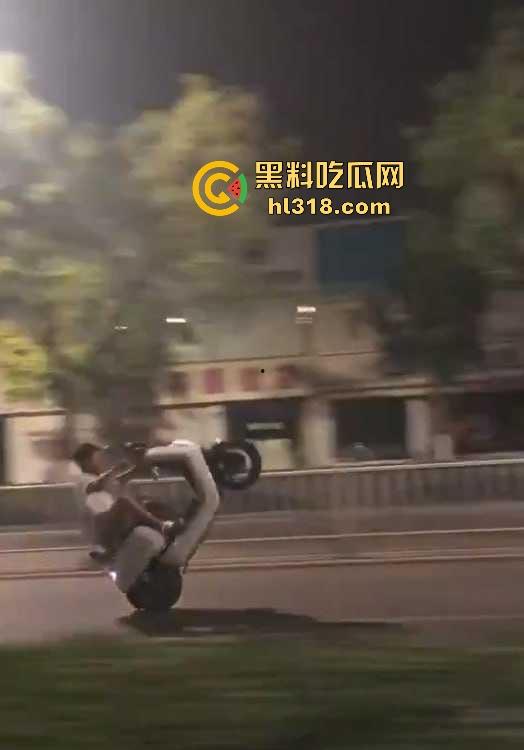 专业鬼火车手为我们评测那种刹车方式最好，臀刹手刹脸刹三种不同的方式，苦练绝技，一般人请勿模仿！-4