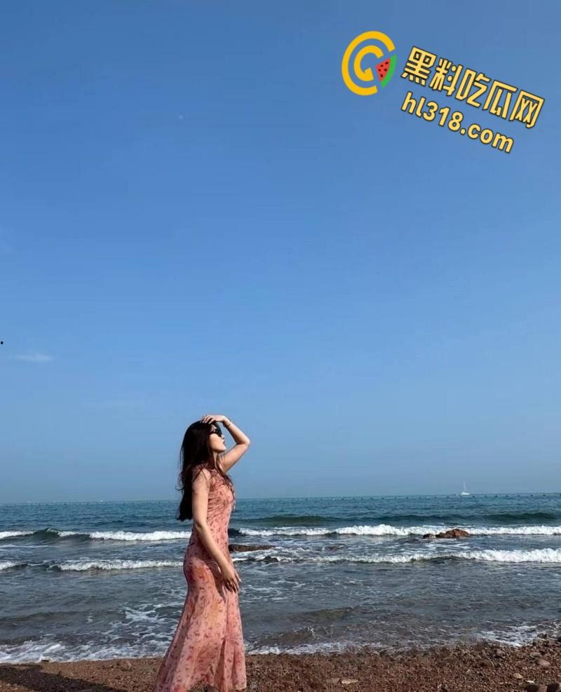 青岛大学眼镜妹【文钰】，主动跪舔男友大屌，口技精堪疯狂榨精，十个眼镜九个骚，四眼妹从不让人失望 !-1