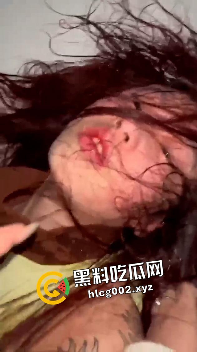 潮汕小太妹霸凌现场！打的高颜值靓妹梨花带雨 生无可恋 犹如被强奸了一样-3
