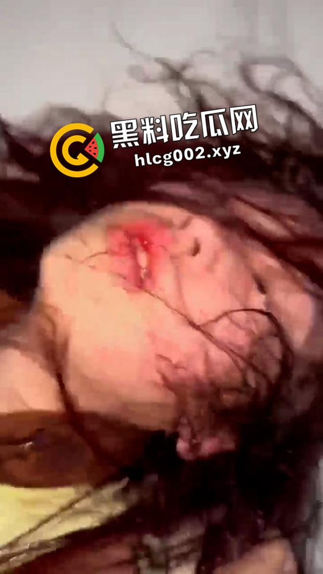 潮汕小太妹霸凌现场！打的高颜值靓妹梨花带雨 生无可恋 犹如被强奸了一样-4