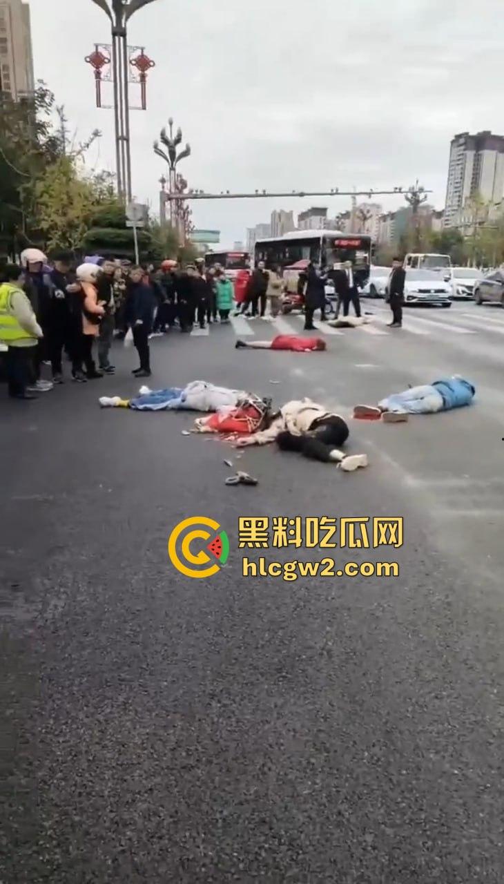 四川内江公交惨剧震惊全城！司机突发疾病酿悲剧，谁来为1死4伤的血泪买单？-2