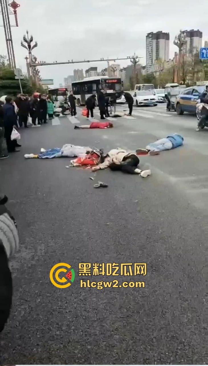 四川内江公交惨剧震惊全城！司机突发疾病酿悲剧，谁来为1死4伤的血泪买单？-4