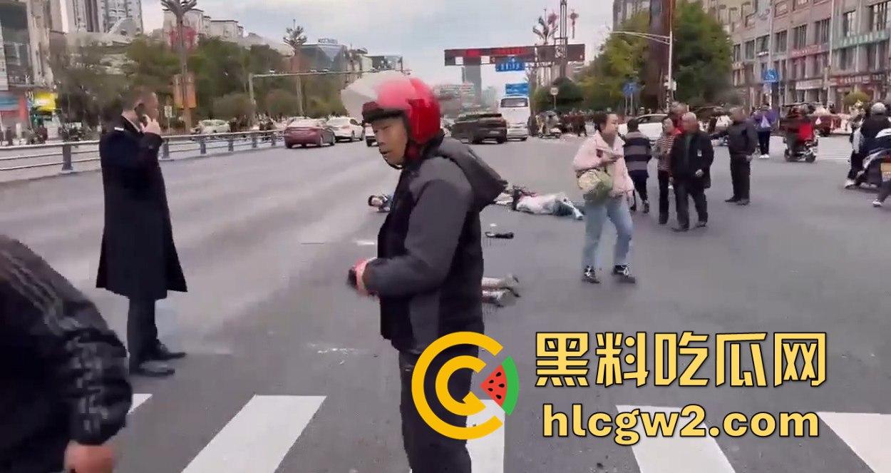 四川内江公交惨剧震惊全城！司机突发疾病酿悲剧，谁来为1死4伤的血泪买单？-6