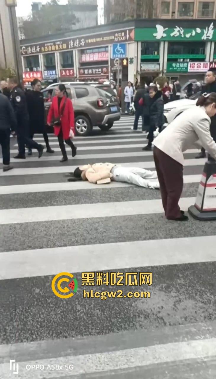 四川内江公交惨剧震惊全城！司机突发疾病酿悲剧，谁来为1死4伤的血泪买单？-8