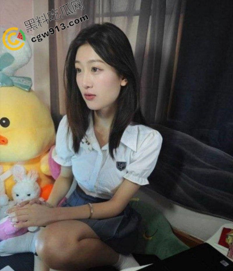 郑州大四校花【周晓晓】的肉欲沉沦：实习期间沦为领导的玩物，身穿情趣装，骚穴被爆操，沦为肉便器-2