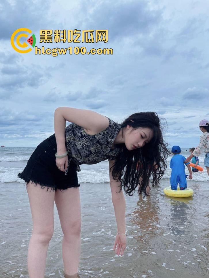 济南师范大三浪逼【李晓薇】嫌男友口活不行，闷骚微坦小骚货专找人舔逼舔到湿，高潮后张开骚穴等着猛操射爆！-11