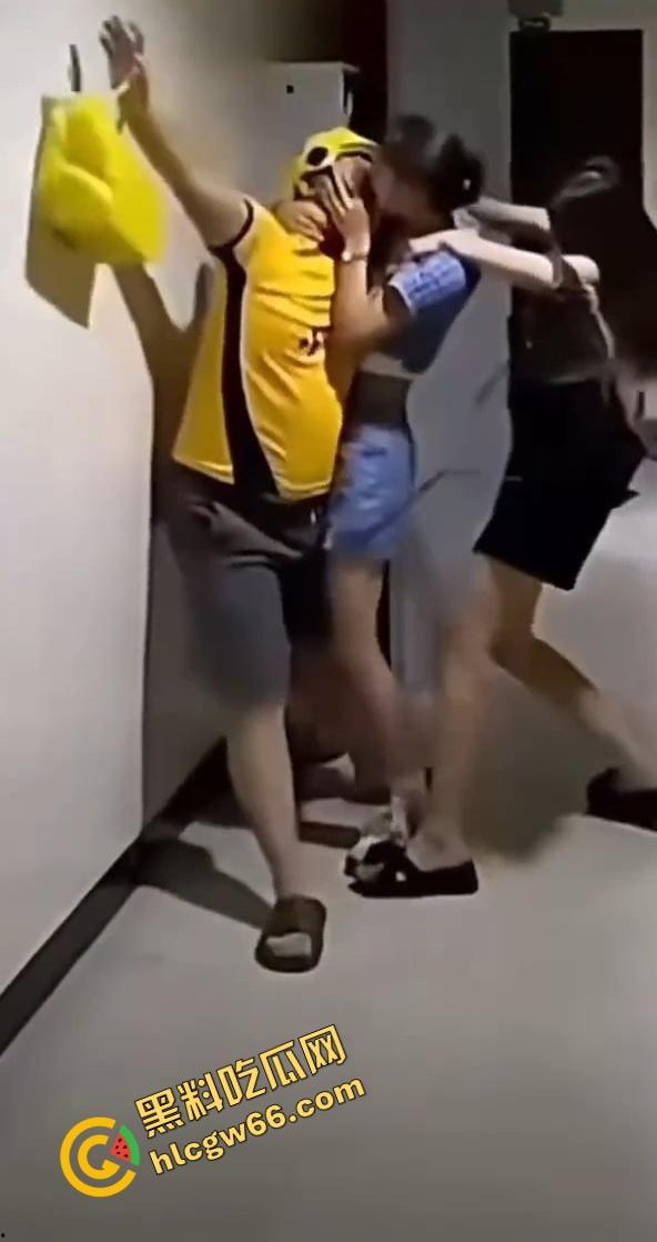 美团这宣传片是认真的吗？小哥送外卖送到黑丝裸体美女家？谁还不想干这活儿！-6