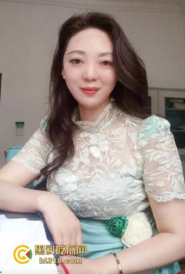 海角大神，乱伦极品身材丈母娘，穿上情趣内衣戴上母狗项圈，疯狂抽插调教，淫荡无比！-1