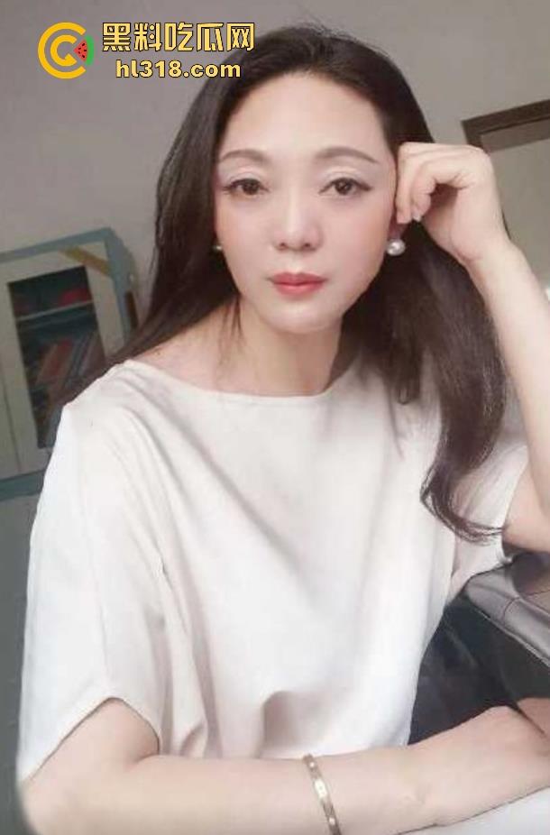 海角大神，乱伦极品身材丈母娘，穿上情趣内衣戴上母狗项圈，疯狂抽插调教，淫荡无比！-3