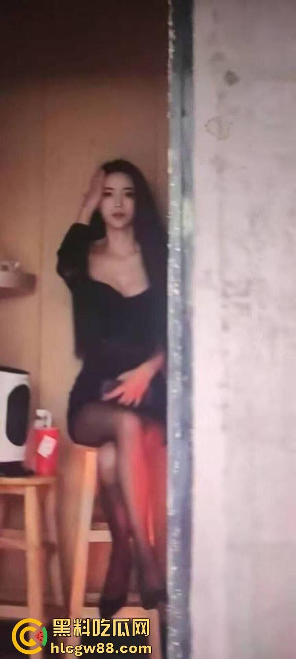 长沙玉兰路快餐花魁，日操百人逼都没合上，众人排队冲刺质量顶到爆，结果帽子叔叔来了一锅端！-9