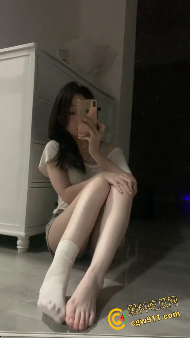 上海戏剧学院舞蹈生【宋雅倩】，一放假立马被男友拉去开房，超粉嫩白虎骑乘榨精，肏到求饶放过 ！-6