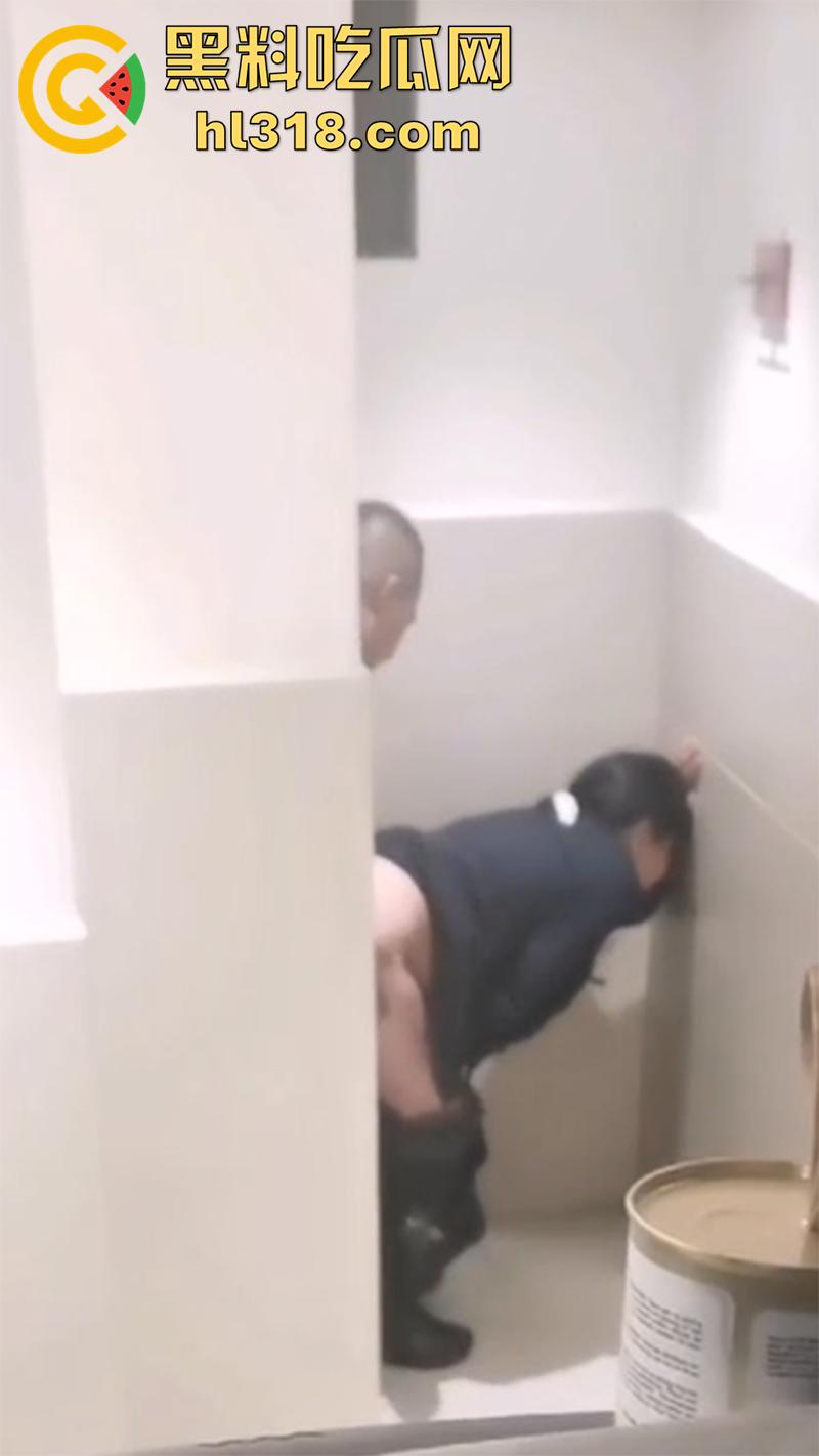 墨西哥最骚女警被曝光，在巡逻车偷情被抓后，其警局浴室性爱视频也被曝出，大奶肥臀真是性感啊！-3