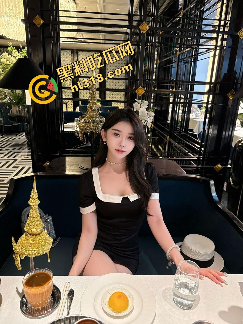 女狗完成主人的街头羞辱任务，薄纱透视装真空出街公园游街，711买零食收银小哥都看懵逼了！-4