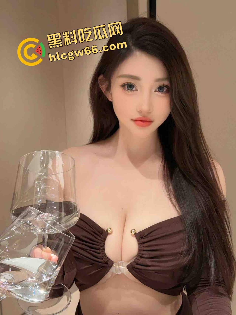 不怕女神骚，就怕女神会练腰，健身房女神『沐沐 』大奶水蛇腰操起来顶爆天花板，操起来腰比肉棒还灵活！-1