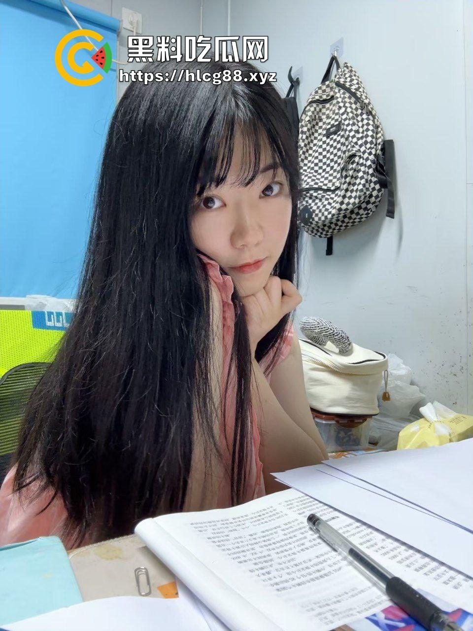 福建艺术学校清纯小太妹，高中就已是肉便器榨精小能手，酒店暴插嫩穴直冒白浆还不舍得拔出！-2