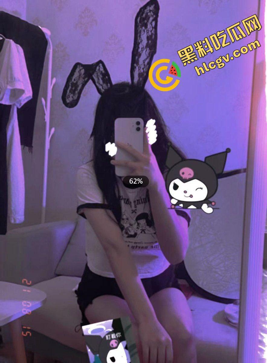 河南工业职业技术学院反差母狗『黄佳』与社会人鬼混 开房玩弄操逼 粉嫩鲍鱼真养眼！独家曝光！-6