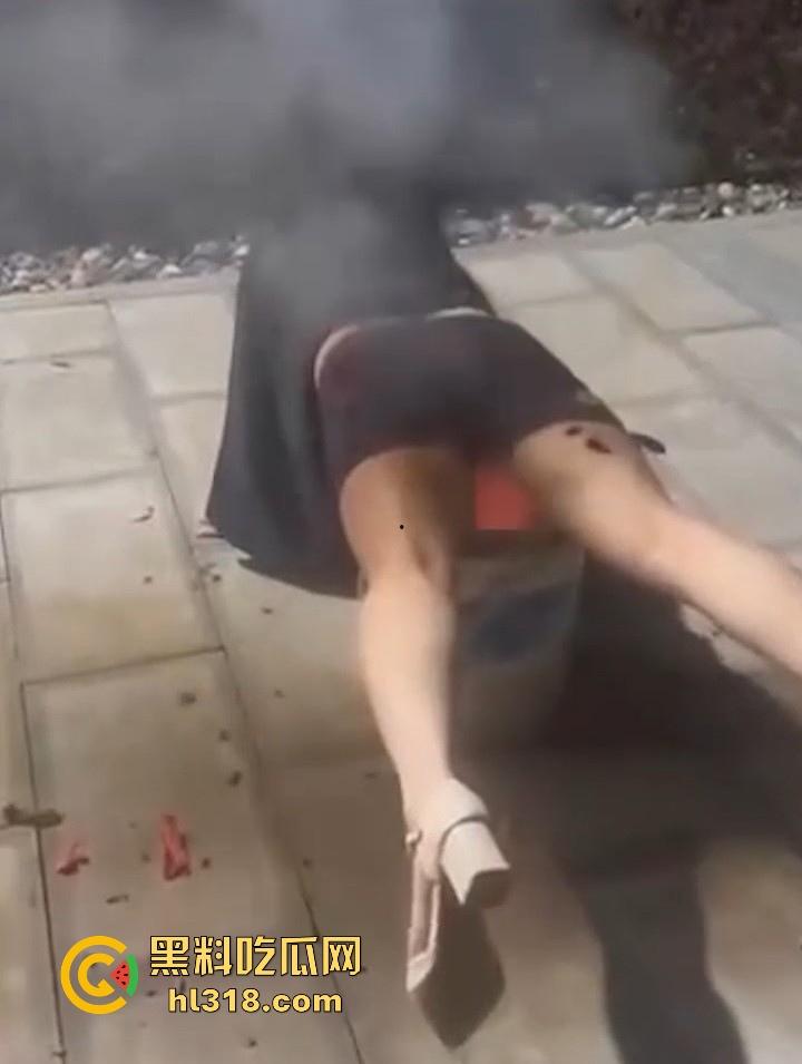 强中自有强中手，火烧逼已经out了，来看鞭炮炸逼，这逼是真的强！玩的就是真实，真是活久见！-5