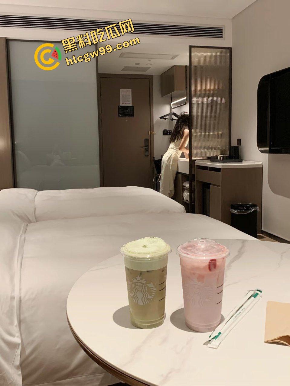 红书抖音甜御反差骚鸡【伤心小椰子】私下约炮金主爸爸，浴室马桶露粉逼激烈后怼爆干！独家曝光！-5