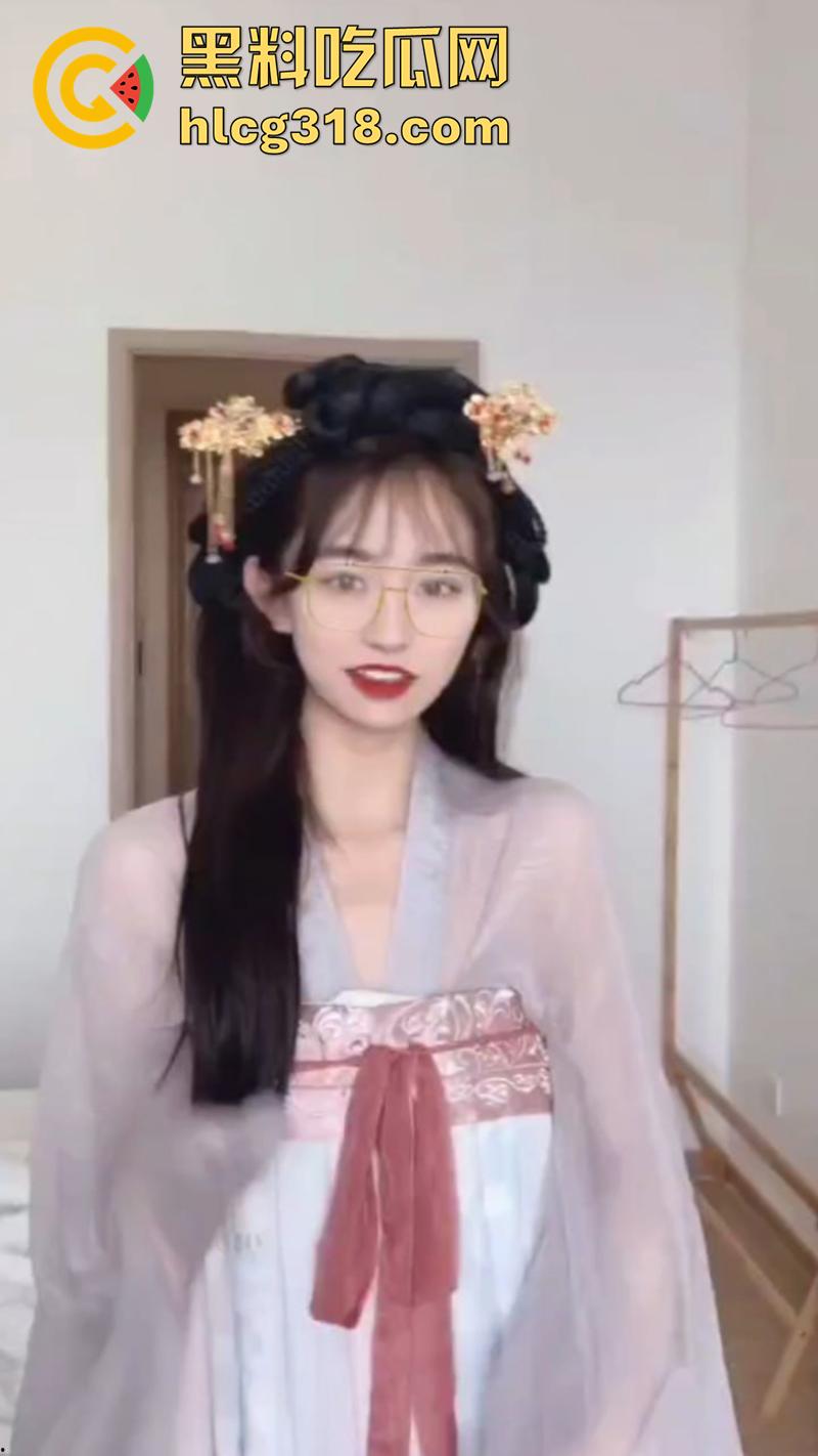 清纯玉女91女神【不见星空】，最新汉服古风福利，火遍全网的性感嫩妹，口活技巧绝对超一流！-5