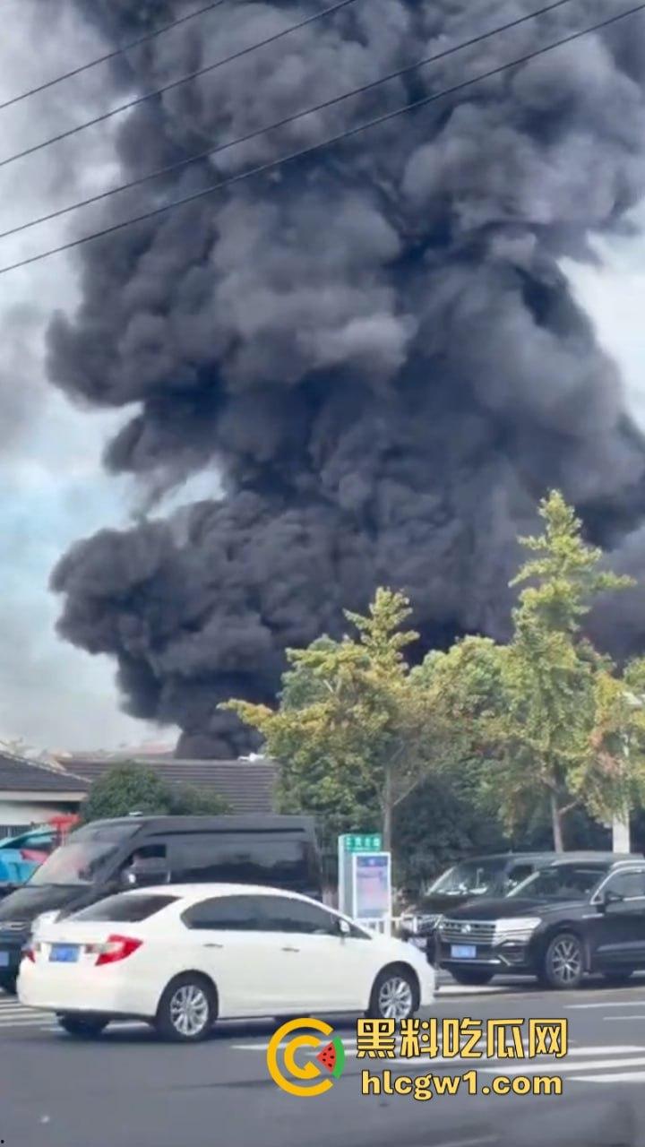 江苏常州易化工厂油罐爆炸 现场员工大面积烧伤 场面骇人 现场视频曝光皮都烧掉了-7