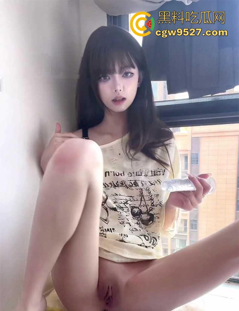 极品可爱福利姬【讨厌小鱼干】最新福利流出！超嫩反差萝莉，窗前持水晶棒激情自慰，潮液喷溅，反差感拉满！-7