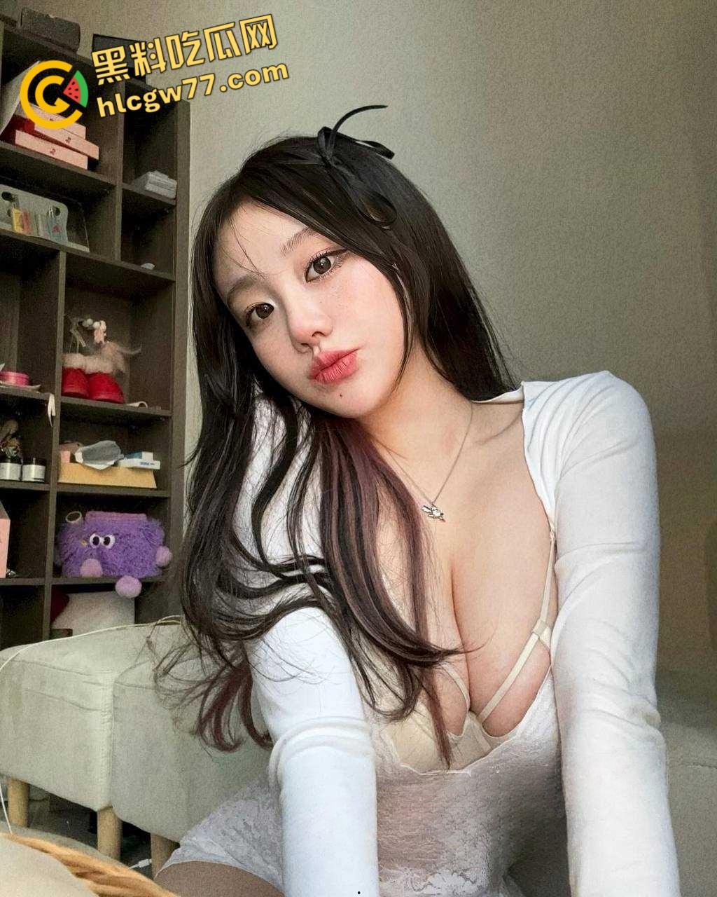 辟谣了 Zeus约炮的女主不叫黄婷 而是福利姬 李欣莳 现其大尺度裸舞合集 看能否戳到你的心窝！-6