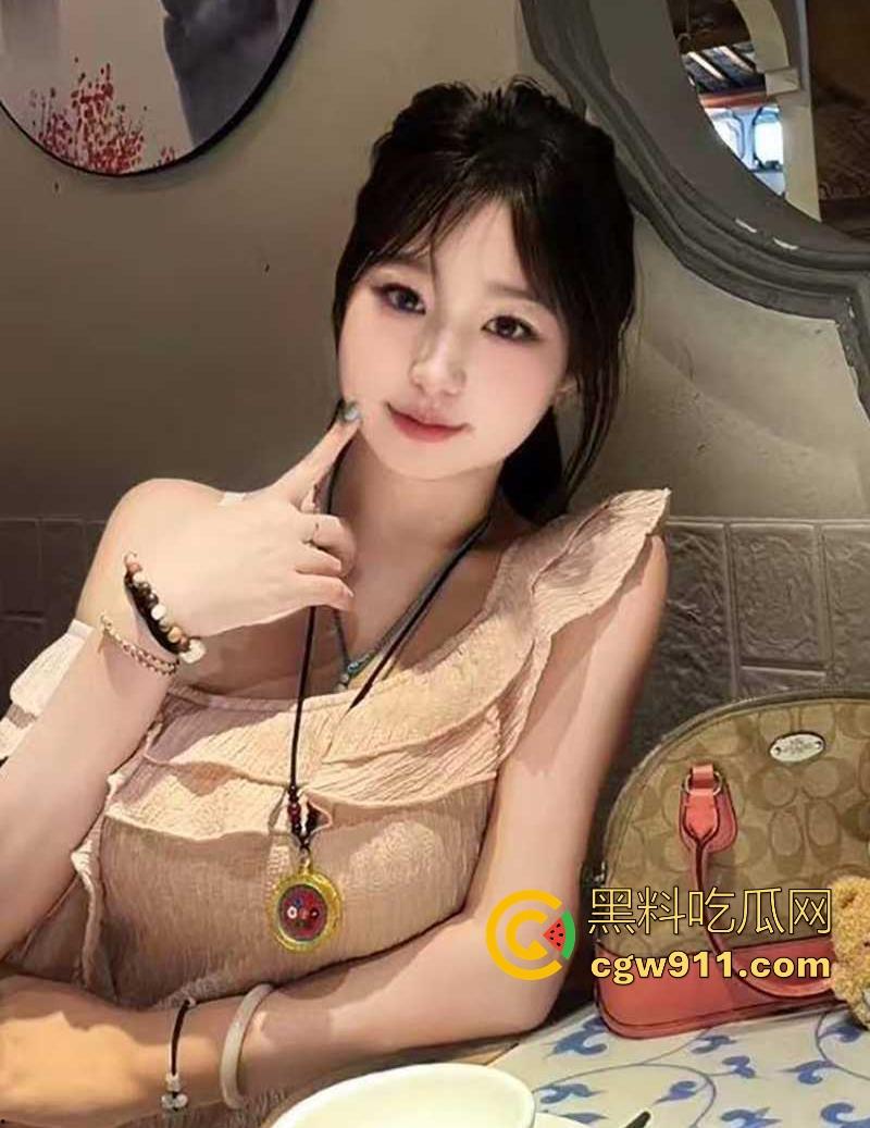 一镜到底爆操亲嫂子！护士嫂子吊在秋千上，被小叔子操的骚话淫叫，这具肉体已经被小叔子开发的相当敏感了！-1