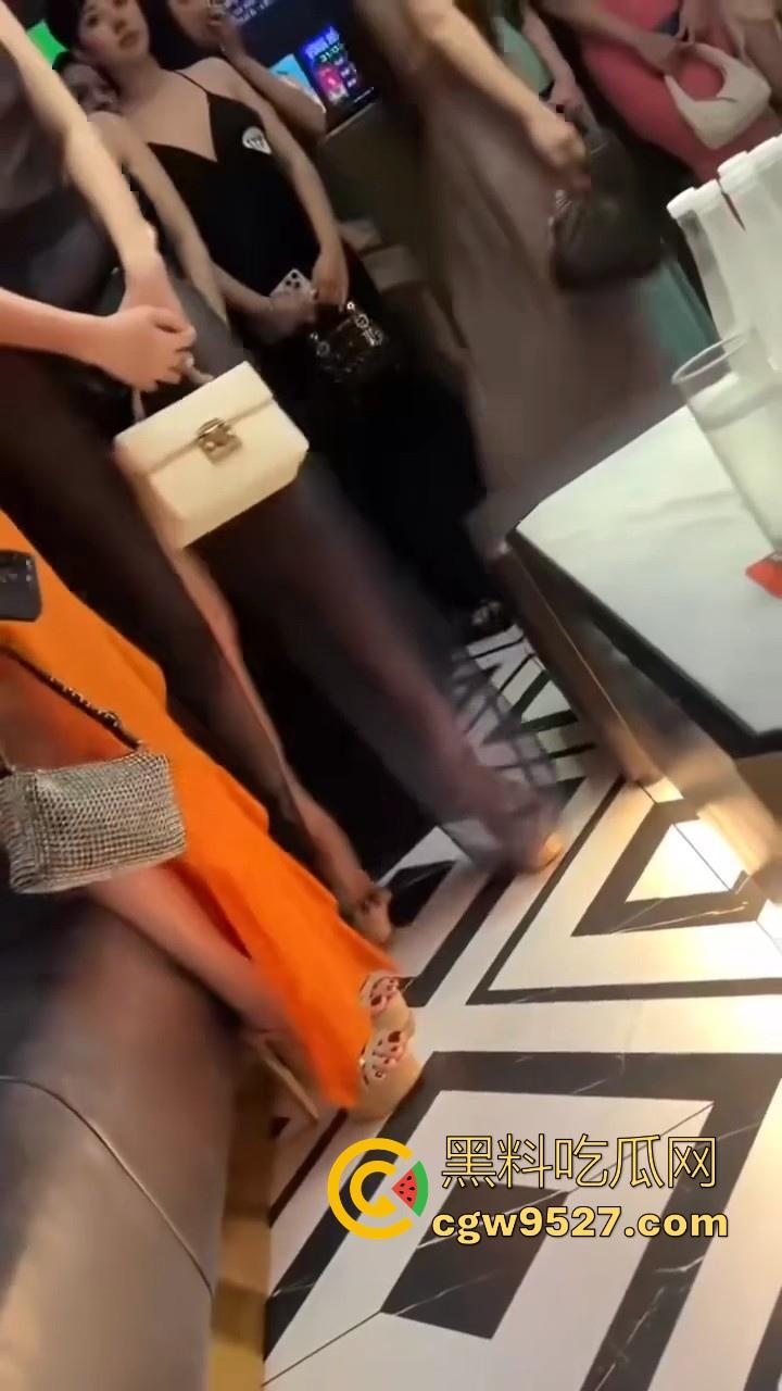 窥探天宫一角！各种极品女神排队等待挑选，巨乳翘臀点燃情欲，无套爆操，淫荡表情娇喘呻吟无比带感！-3