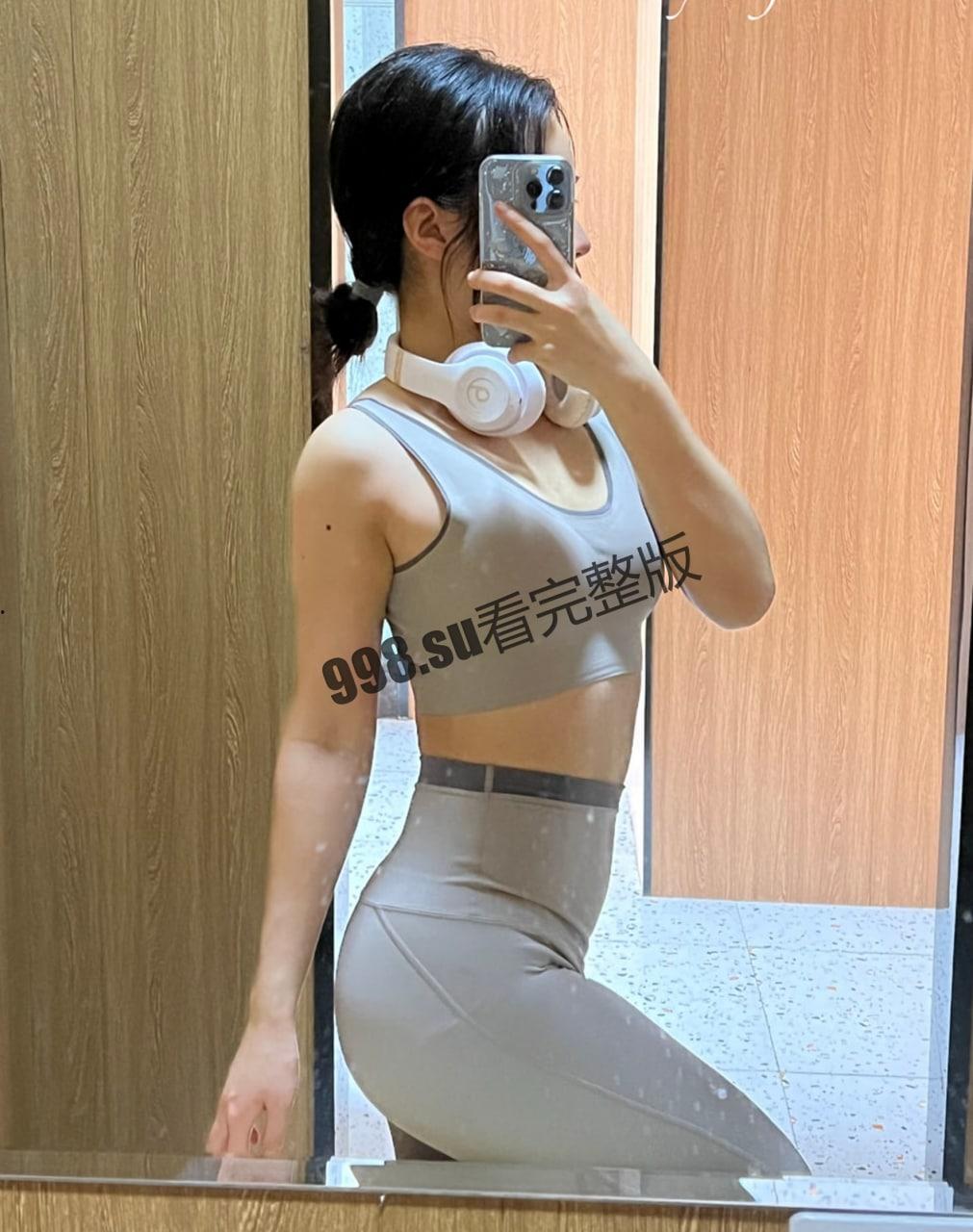 微博撸铁反差婊 #悲伤口袋小狗 高价定制视图流出-1