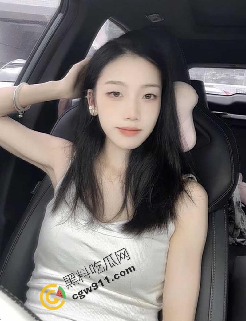 湖南人妻【赵亚娜】情趣酒店偷情视频曝光!翘臀巨乳美妇穿性感丝袜,被老公兄弟猛烈操,淫声四起-1