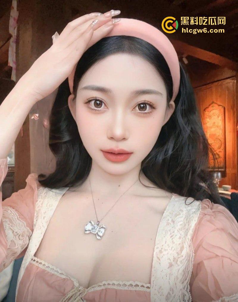 昆明抖音博主【femmefatale】线下私密视频曝光 极品身材颜值惊艳 榜一大哥疯狂后入干得白浆四溅！-3