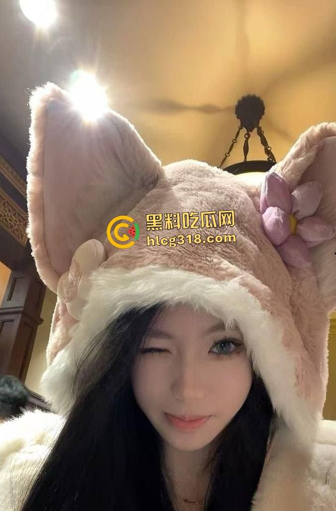 不知又是哪条舔狗的高冷女神变母狗，含情脉脉舔鸡巴，嘴巴大到吞下巨根！-1