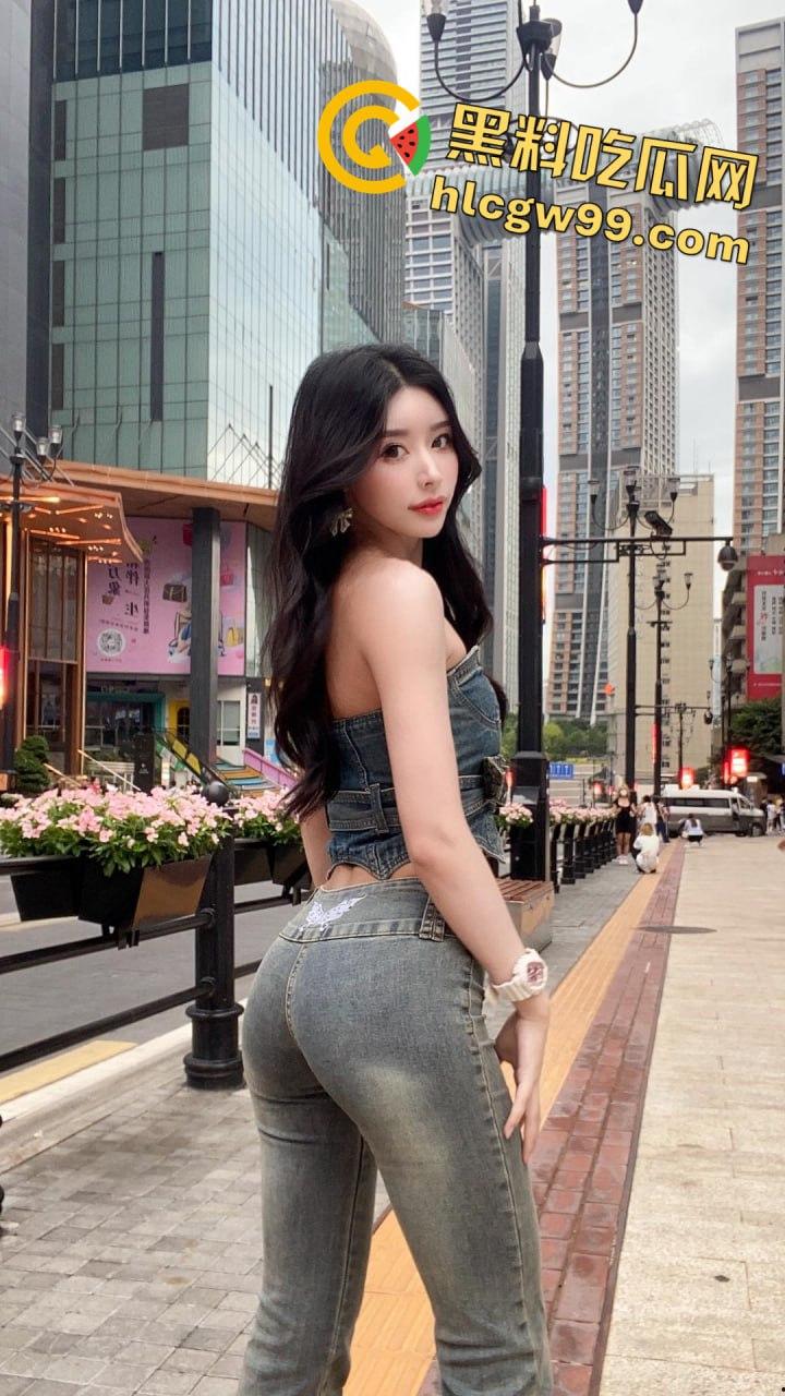 抖音44W粉【金熙媛】高价定制福利，各种情趣制服黑丝漏内骚舞，嫩乳肥臀狂抖不止-6