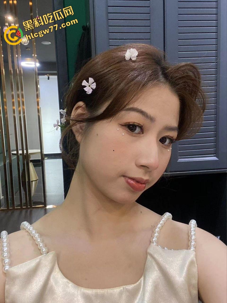 珠海幼师【刘欢欢】,野外露出粉鲍群P,SM调教淫叫震天,只为完成主人的任务!-2