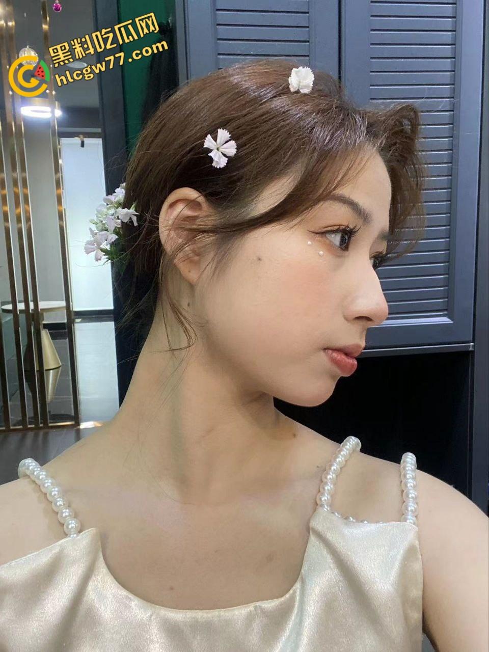 珠海幼师【刘欢欢】,野外露出粉鲍群P,SM调教淫叫震天,只为完成主人的任务!-3