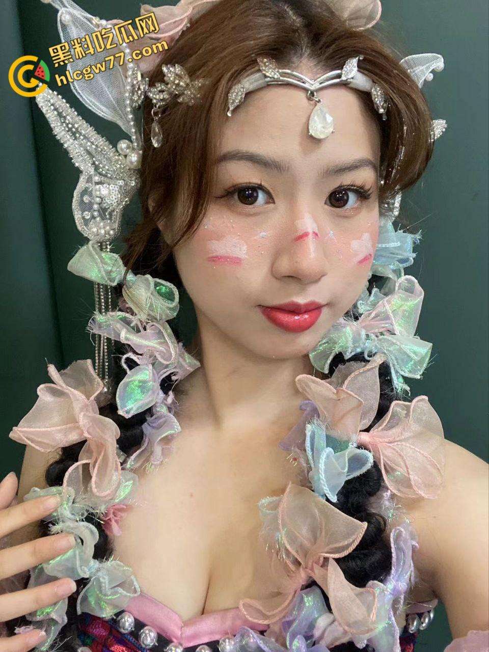 珠海幼师【刘欢欢】,野外露出粉鲍群P,SM调教淫叫震天,只为完成主人的任务!-4