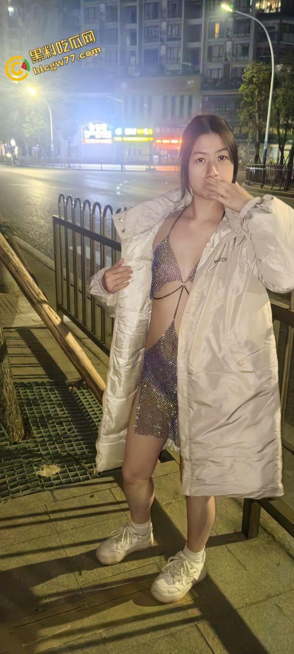 珠海幼师【刘欢欢】,野外露出粉鲍群P,SM调教淫叫震天,只为完成主人的任务!-5