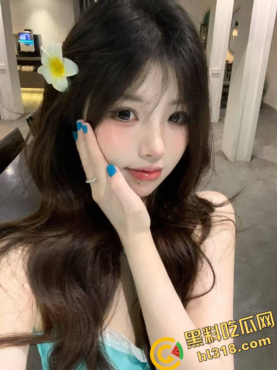 38D大奶乳交什么体验?两坨肉球包裹鸡巴肉球一夹,鸡儿消失不见,摩擦感顶到爆,男人只想一直夹着!-1